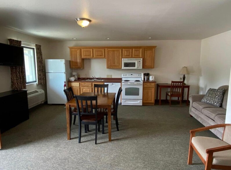 More Photos Of 2621 Harlan St, Falls City Hotel For Sale