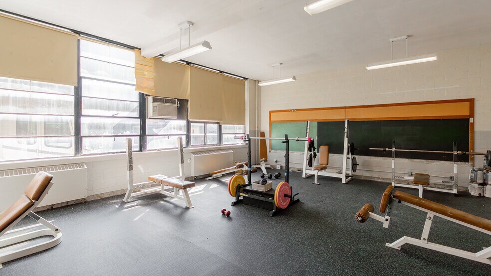 More Photos Of 81 Evick Dr, Franklin Flex For Sale