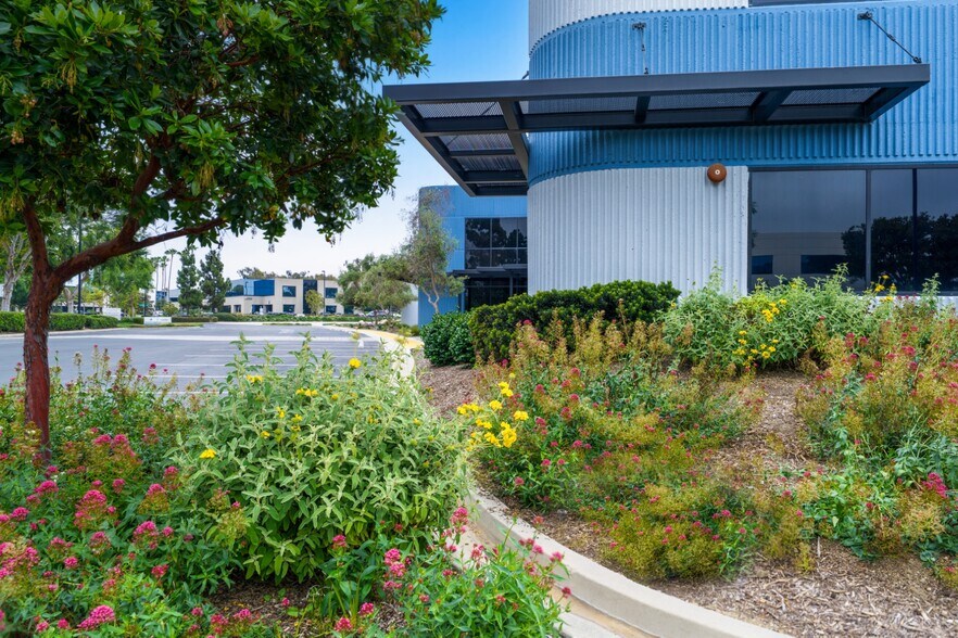 More Photos Of 5931 Priestly Dr, Carlsbad Research And Development For Lease