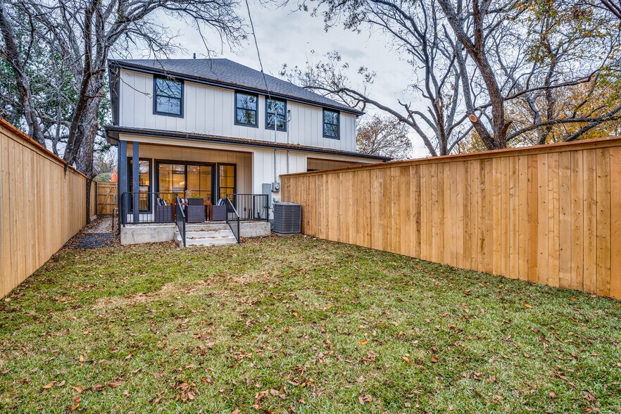 More Photos Of 421/423 Wayne, Dallas Apartments For Sale