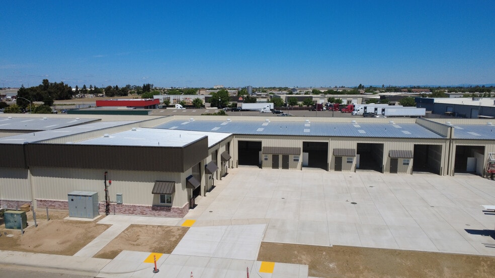 More Photos Of 1015 Premier Dr, Ceres Warehouse For Lease