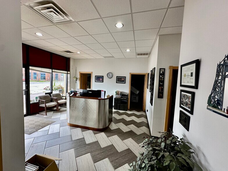 More Photos Of 2231 W Superior St, Duluth Freestanding For Lease