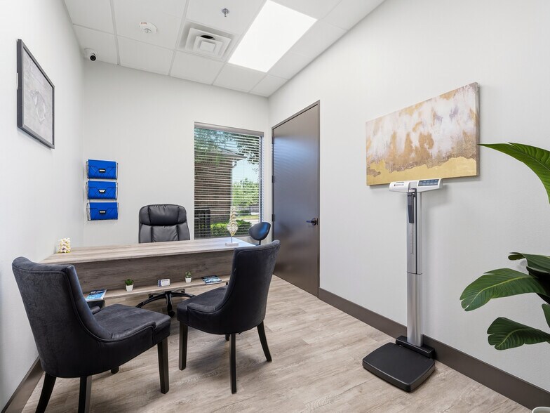 More Photos Of 6550 Naaman Forest Blvd, Garland Medical For Lease