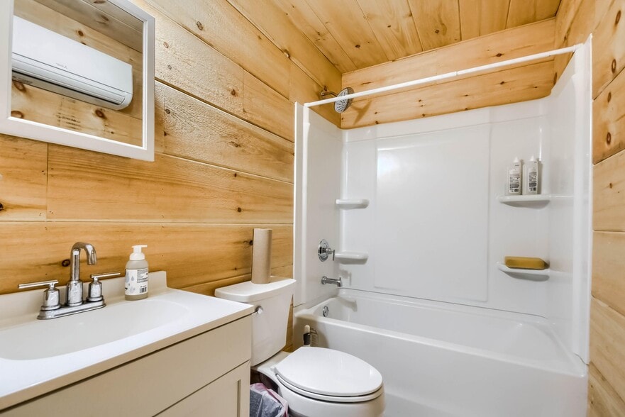 More Photos Of 1440 Woodmont Ln, Atlanta Loft Creative Space For Sale