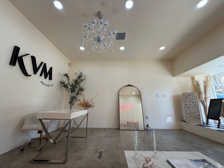 More Photos Of 27-47 S Oak St, Ventura Storefront For Lease