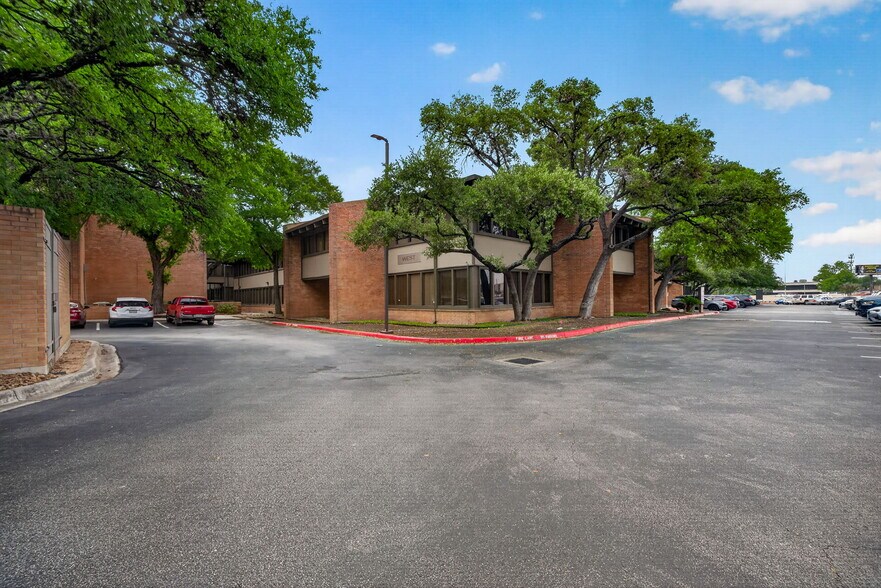 More Photos Of 6800 Park Ten Blvd, San Antonio Unknown For Lease