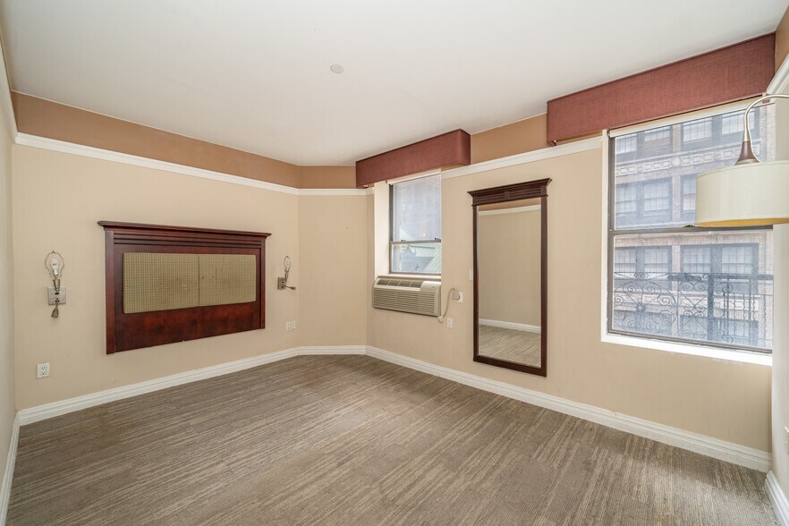 More Photos Of 129 W 46th St, New York Hotel For Sale