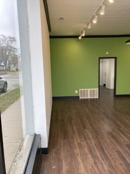 More Photos Of 4105 12 Mile Rd, Berkley Storefront For Sale