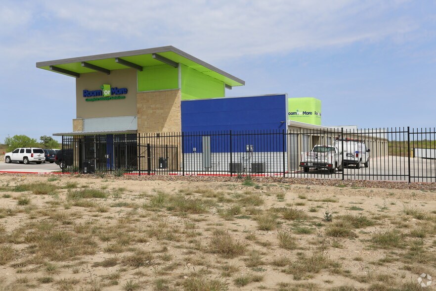 More Photos Of 2107 Shiloh Dr, Laredo General Retail For Sale