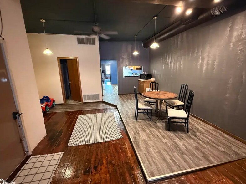 More Photos Of 113 N Jefferson St, Mount Pleasant Office For Sale