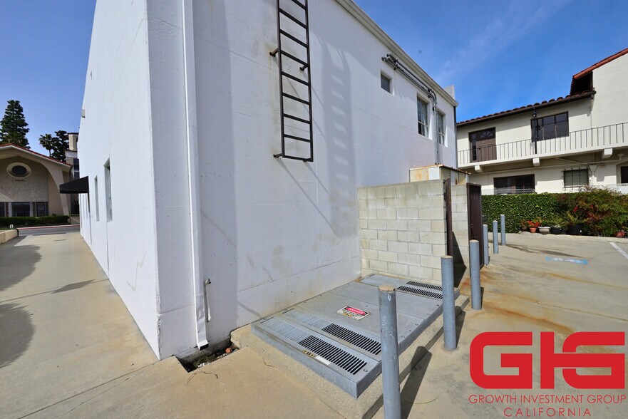 More Photos Of 88 N Hill Ave, Pasadena Storefront For Sale