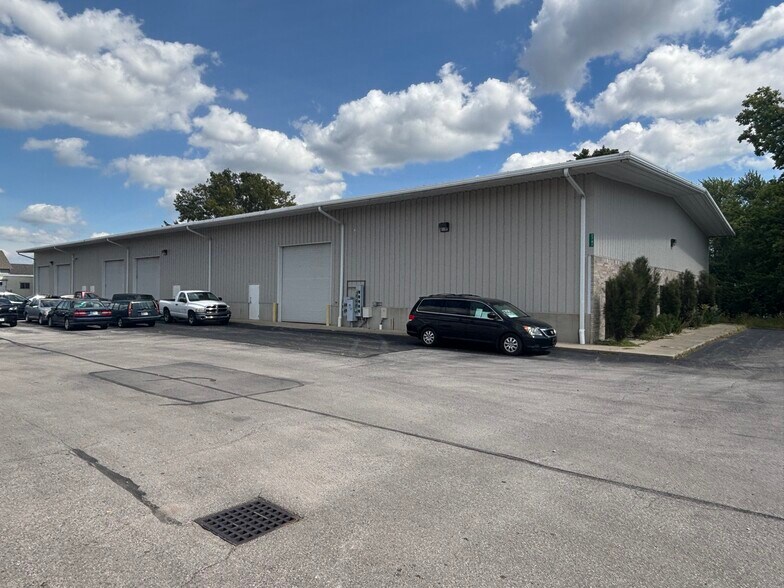 More Photos Of 2787 Klondike Rd, West Lafayette Showroom For Lease
