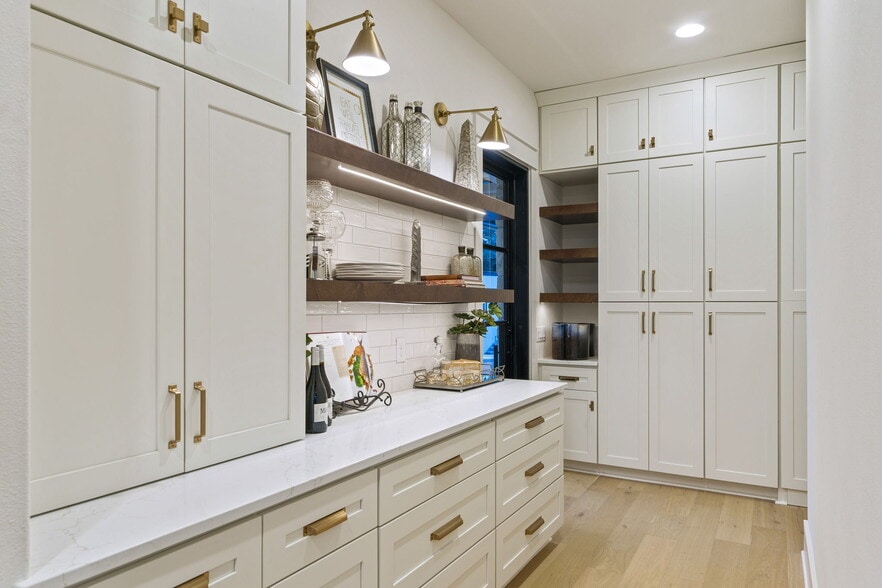 More Photos Of 7505 E US Highway 290, Johnson City Flex For Sale