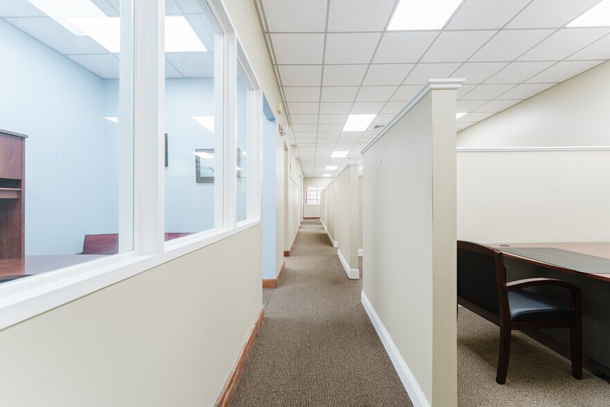 More Photos Of 2120 N Dixie Hwy, Boca Raton Unknown For Lease