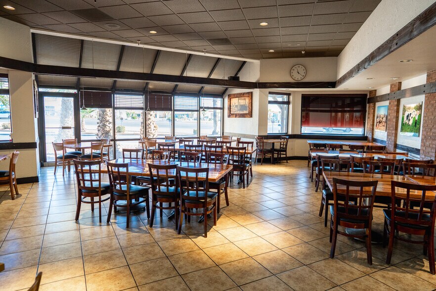 More Photos Of 850 S Bluff St, St George Hotel For Lease