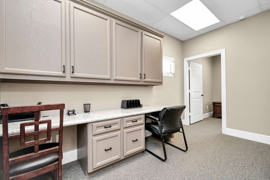 More Photos Of 620 S Peek Rd, Katy Medical For Sale