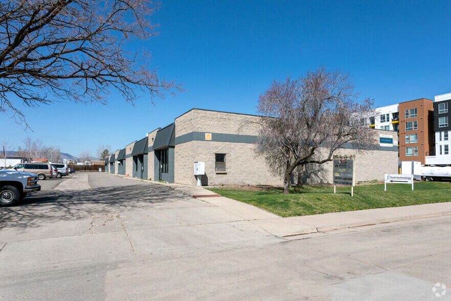 More Photos Of 1315 Nelson St, Lakewood Warehouse For Lease