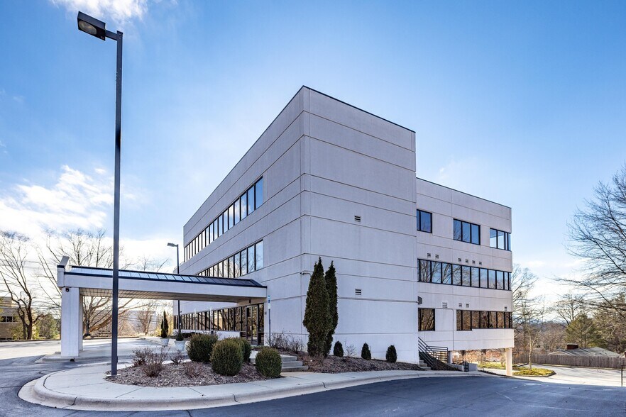 More Photos Of 41 Oakland Rd, Asheville Medical For Sale