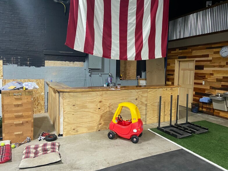 More Photos Of 325 E 2nd St, Merrill Distribution For Sale