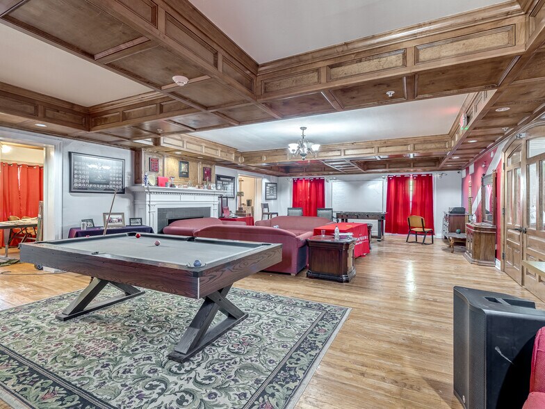 More Photos Of 702 S Lahoma Ave, Norman Dormitory For Sale