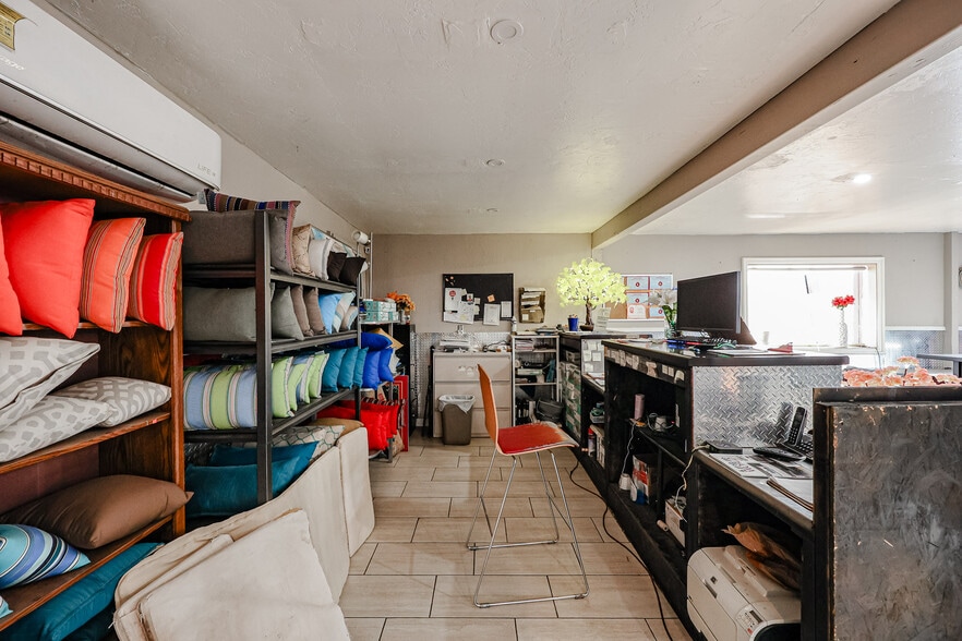 More Photos Of 236 S Alma School Rd, Mesa Showroom For Sale