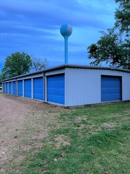 More Photos Of 121 W Main St, Webb Self Storage For Sale