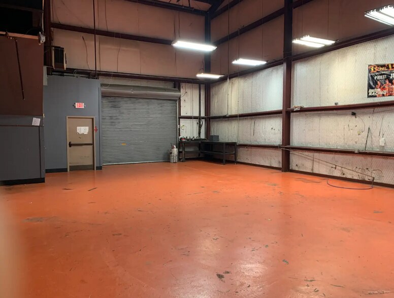 More Photos Of 2030 N Mall Dr, Alexandria Showroom For Sale