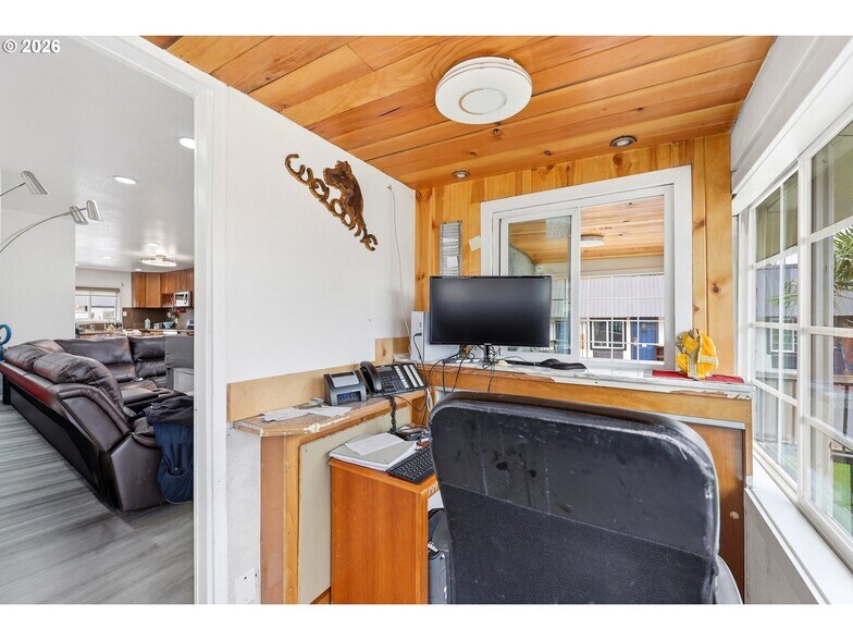 More Photos Of 11324 NE Sandy Blvd, Portland Hotel For Sale