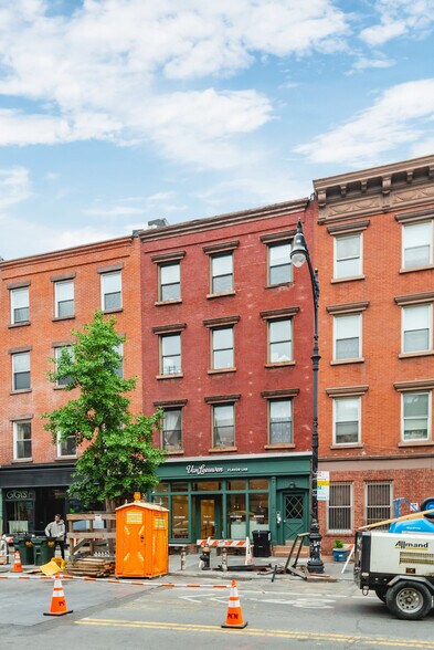 More Photos Of 136 Franklin St, Brooklyn Apartments For Sale