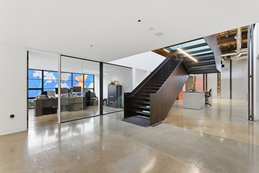 More Photos Of 1401 Old County Rd, San Carlos Manufacturing For Sale