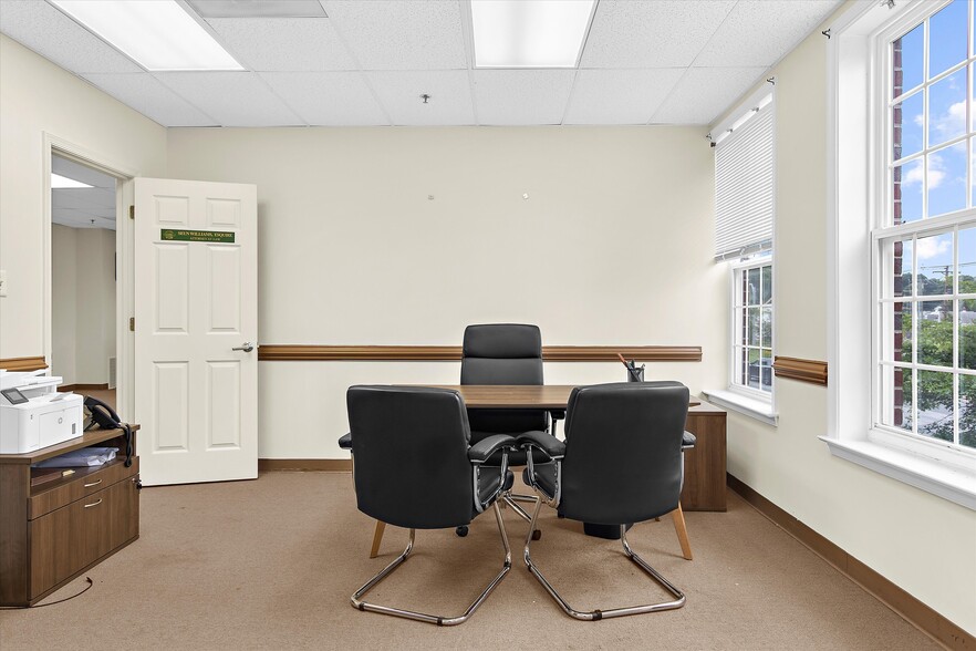 More Photos Of 601 7th St, Laurel Office For Sale