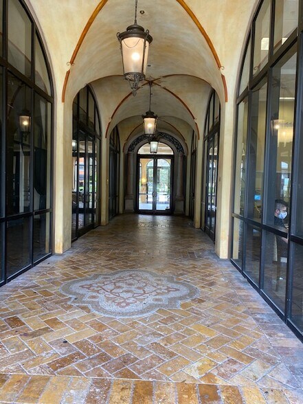 More Photos Of 2295 S Hiawassee Rd, Orlando Coworking Space