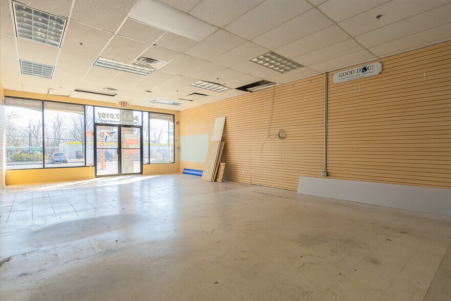 More Photos Of 27 N Middletown Rd, Nanuet Freestanding For Lease