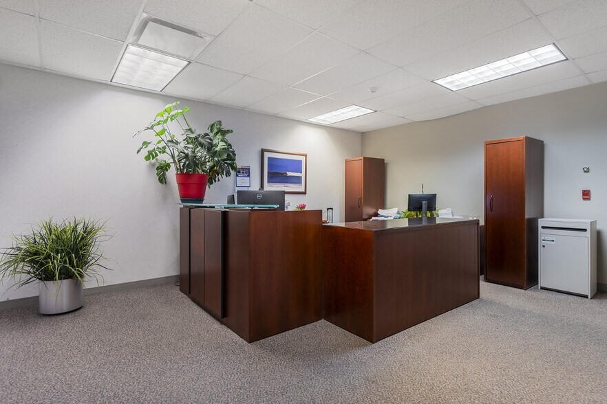 More Photos Of 55-75 Erieview Plz, Cleveland Office For Sale