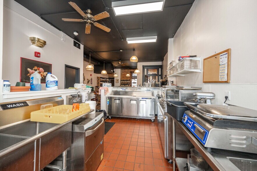 More Photos Of 2015 Madison rd, Cincinnati Storefront Retail Residential For Lease