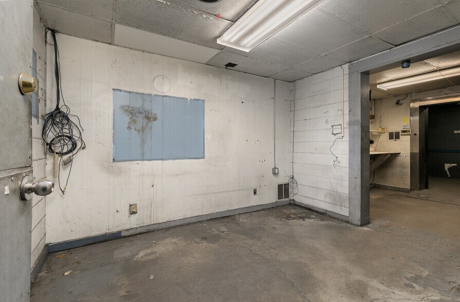 More Photos Of 530 W McDaniel St, Springfield Industrial For Lease