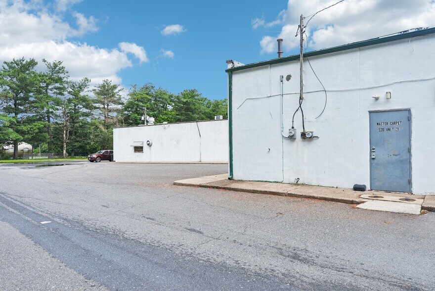 More Photos Of 320 Beverly Rancocas Rd, Willingboro Storefront For Sale