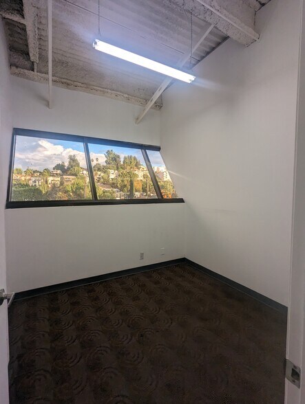 More Photos Of 5311 Topanga Canyon Blvd, Woodland Hills Office For Lease