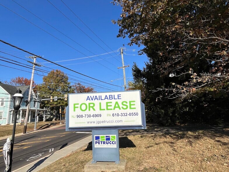 More Photos Of 14 Park Ave, Chalfont Restaurant For Lease