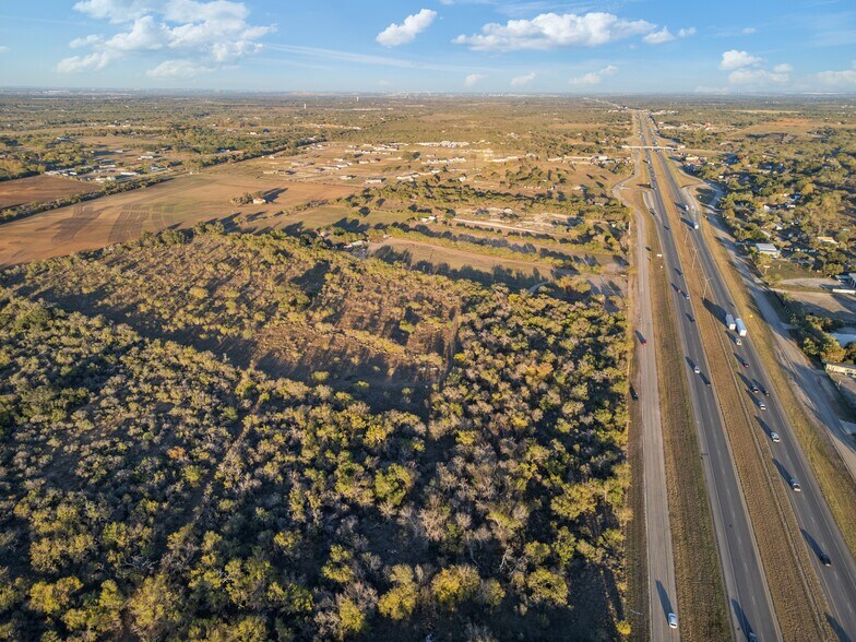 More Photos Of 17963 Interstate 35 Access Rd, Lytle Land For Sale