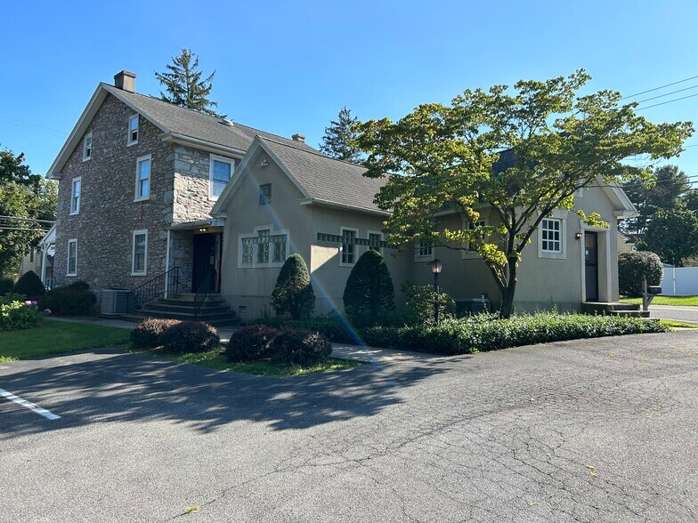 More Photos Of 879 Fritztown Rd, Sinking Spring Office For Sale