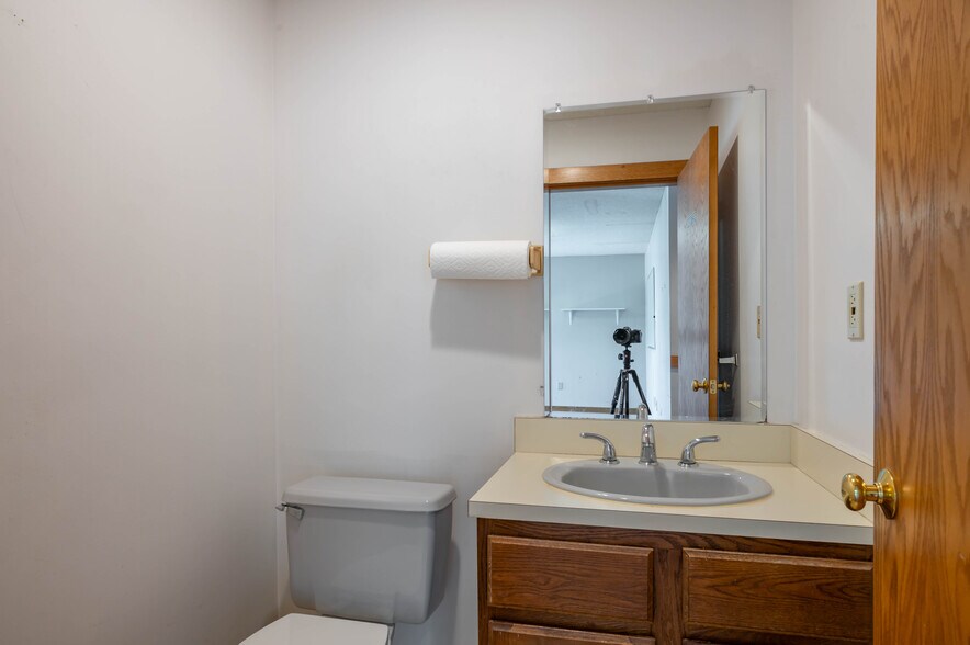 More Photos Of 74 Northeastern Blvd, Nashua Medical For Sale