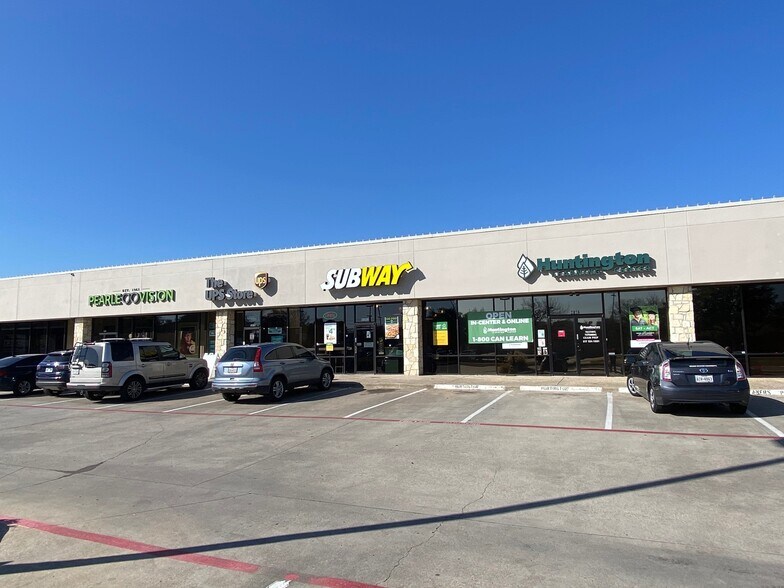 More Photos Of 2820-2834 S Hulen St, Fort Worth Unknown For Lease