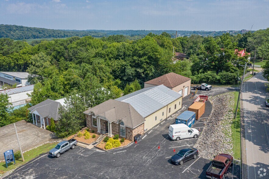 More Photos Of 139 Dean Dr, Clarksville Office For Sale