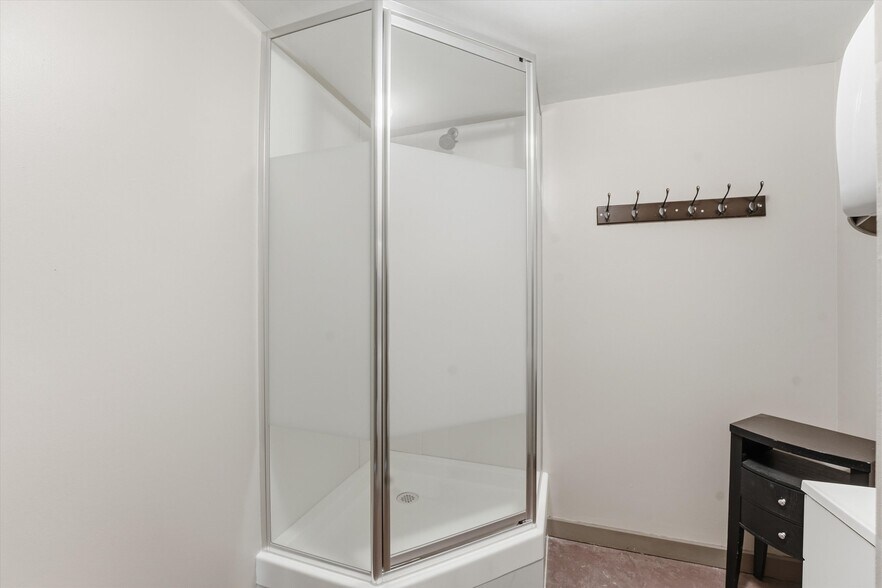 More Photos Of 14102 Pine Meadow Ln, Tomball Warehouse For Lease