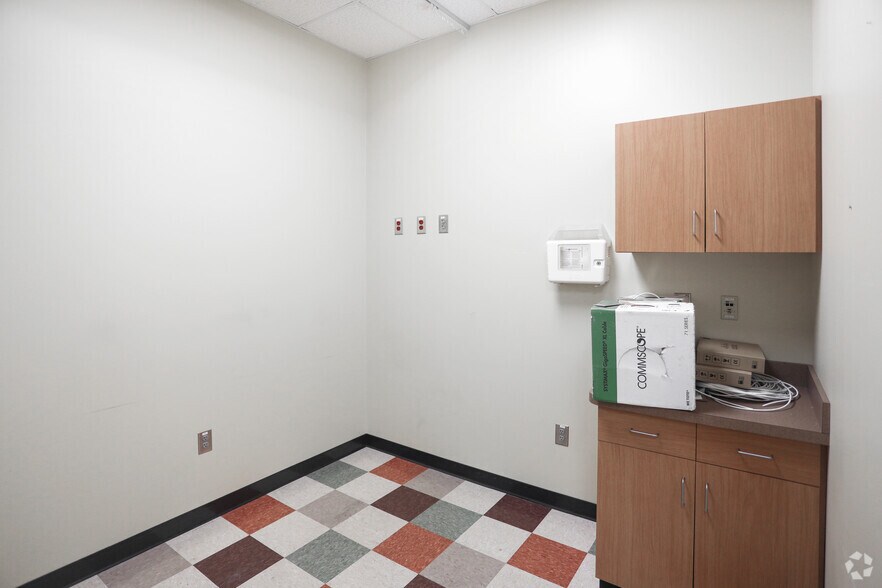 More Photos Of 800 S Tillotson Ave, Muncie Medical For Sale