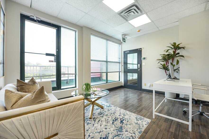 More Photos Of 2155 Dunwin Dr, Mississauga Office Residential For Sale