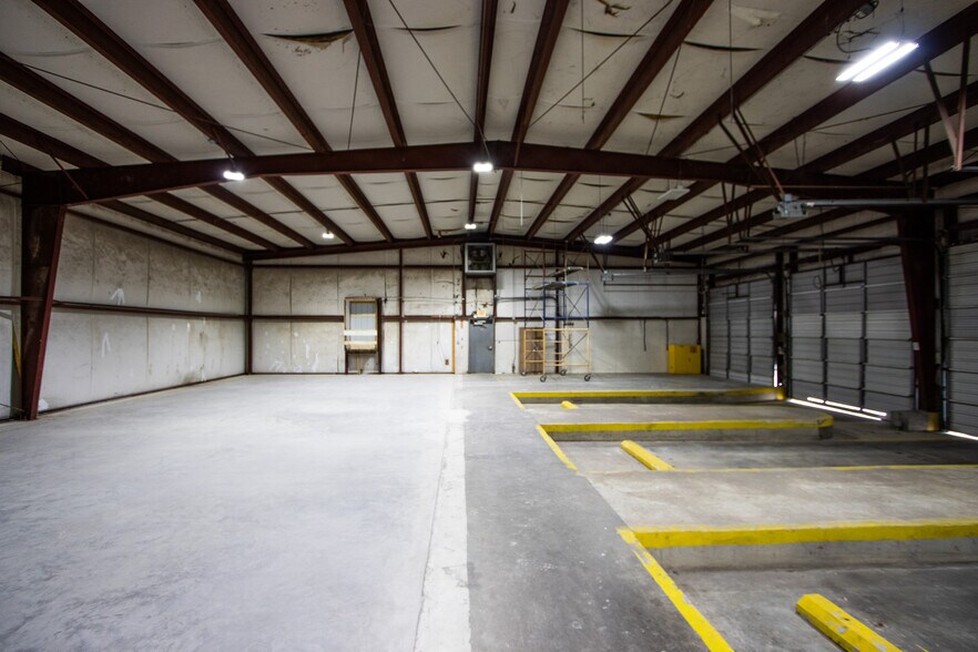 More Photos Of 297 Industrial Dr, Lexington Light Distribution For Lease