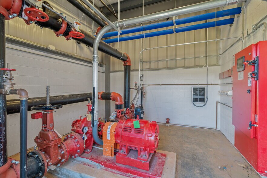 More Photos Of 1295 Huntington Park Dr, Loudon Warehouse For Lease