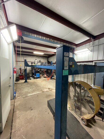 More Photos Of 2211 Louetta Rd, Spring Industrial For Sale